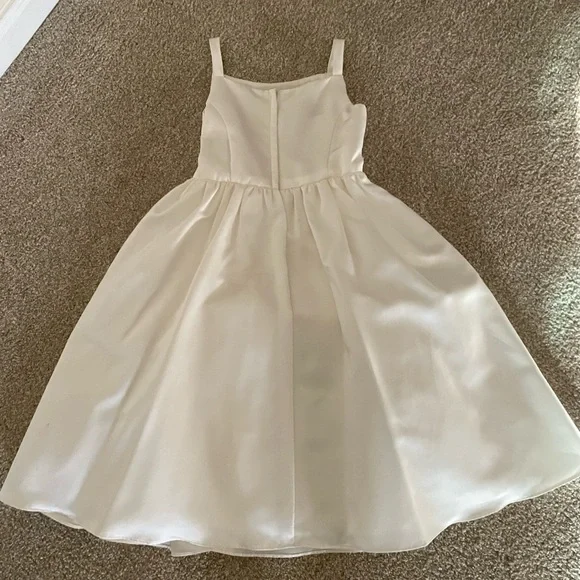 Flower girl dress with removable sash - Picture 3 of 7